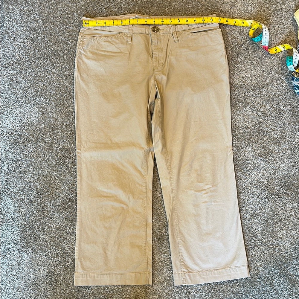 Woman’s tan capri pants. Size 10